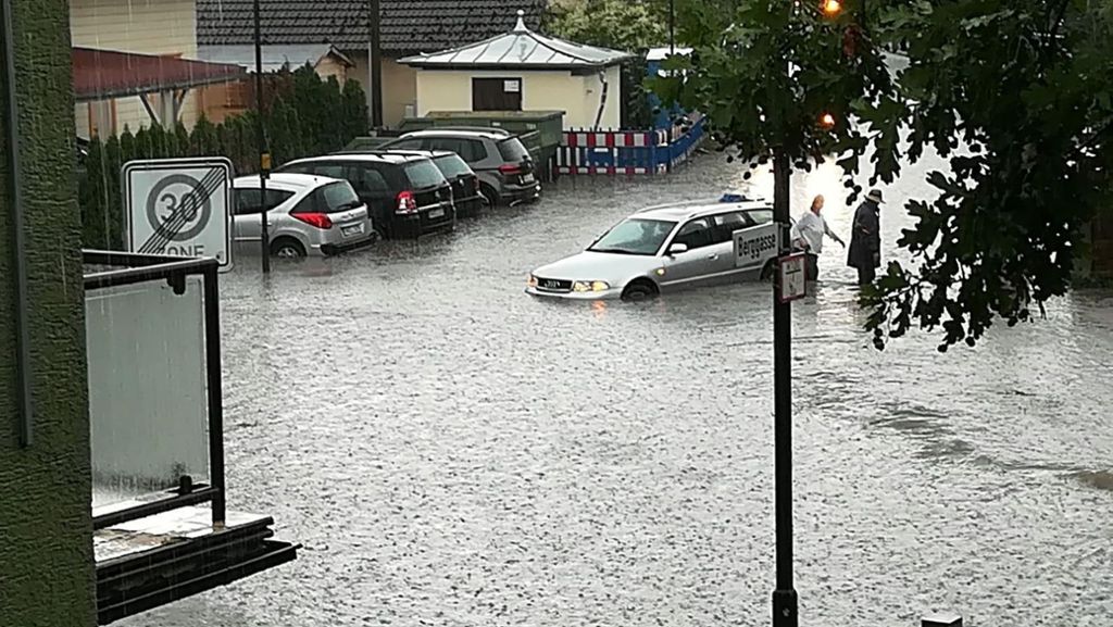Unwetter in Baden-Württemberg: Keller laufen voll und Straßen sind überschwemmt