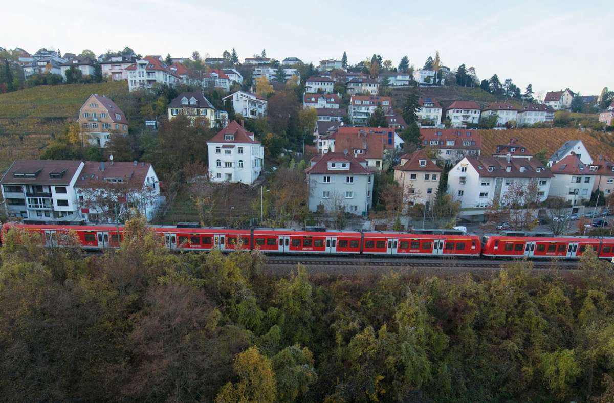 Die Gäubahngleise dienen heute im Notfall der S-Bahn als Ausweichstrecke, wenn ihr Tunnel blockiert ist. Mit Stuttgart 21 kann die S-Bahn diese Gleise nicht mehr erreichen. Foto: dpa/Franziska Kraufmann