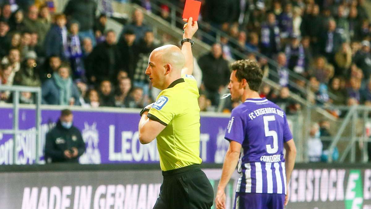 Clemens Fandrich vom FC Erzgebirge Aue: Dem Linienrichter ins Auge gespuckt – sieben Monate Sperre