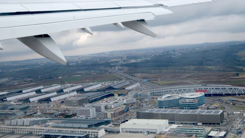 Flughafen Stuttgart: Flugzeug muss ungeplant landen