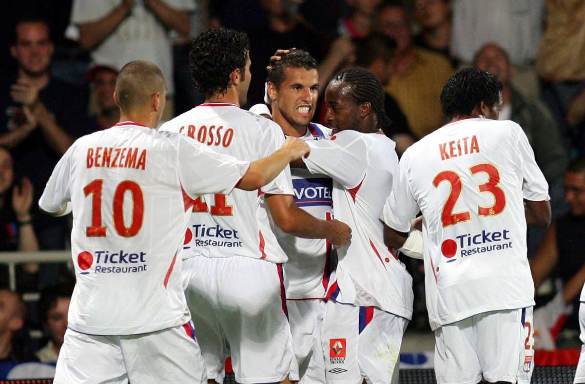7 Meisterschaften: Olympique Lyon gewann von 2002 bis 2008 sieben Mal nacheinander in Frankreich den Titel. Genauso oft gelang das Apoel Nikosia von der Insel Zypern.