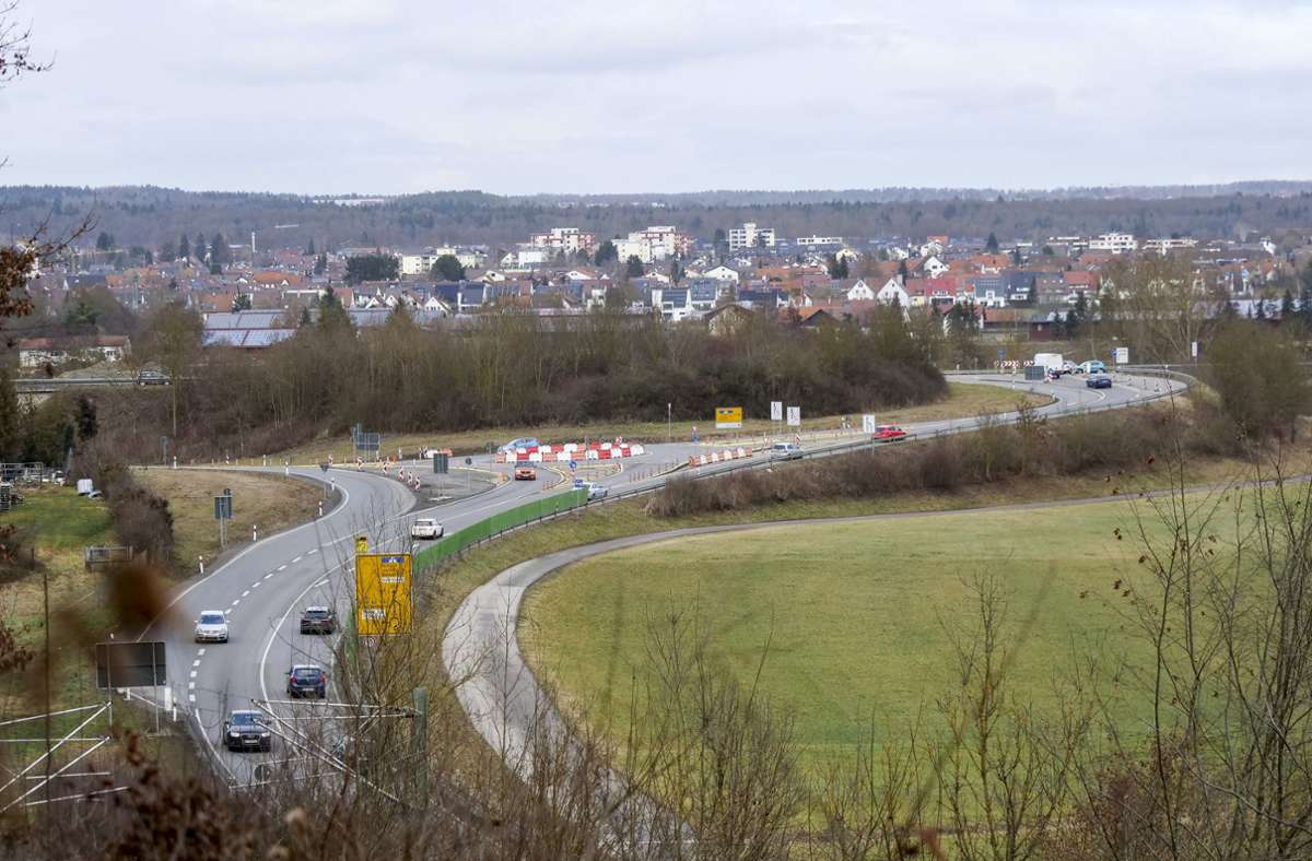Erst wenn der Ausbau der A 81 komplett ist, können die Arbeiten am Lückenschluss beginnen. Unter anderem werden dann die Ampelkreuzungen am Kindelberg und an der Leonberger Straße getilgt, und die Kreisverkehre werden ausgebaut.