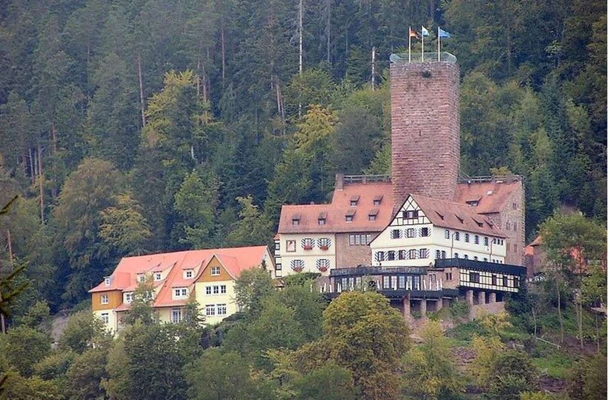 Auf gut 450 Metern liegt die Burg Liebenzell (Landkreis Calw). Nicht nur die Burg selbst, auch der 34 Meter hohe Burgturm kann besichtigt werden. Im Sommer werden außerdem Führungen angeboten.