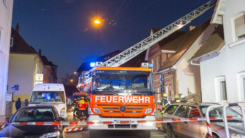 Stuttgart-Zuffenhausen: Flammen lodern aus Erdgeschosswohnung