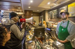 Proteste nach Festnahme von Schwarzen in Starbucks-Filiale