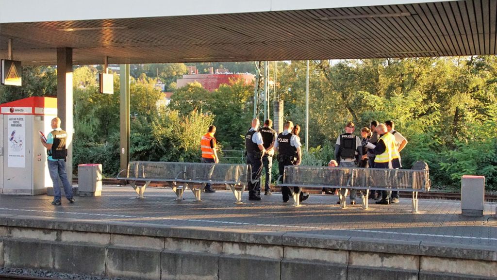 Bahnhof Esslingen: Mann stürzt bei Streit auf S-Bahn-Gleise