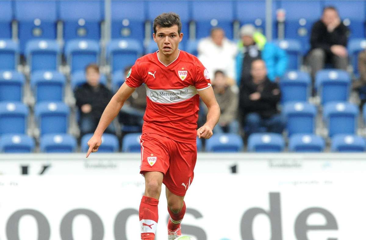 Kevin Stöger durchlief U17 und U19 beim VfB Stuttgart, schaffte jedoch nicht den Durchbruch im Brustring-Trikot und versuchte sein Glück bereits in Kaiserslautern, Paderborn, Bochum. Für Düsseldorf und Mainz bestritt er seit 2018 bislang 59 Bundesligaspiele, wobei dem Mittelfeldakteur vier Treffer gelangen – drei davon in der laufenden Saison für Mainz 05.