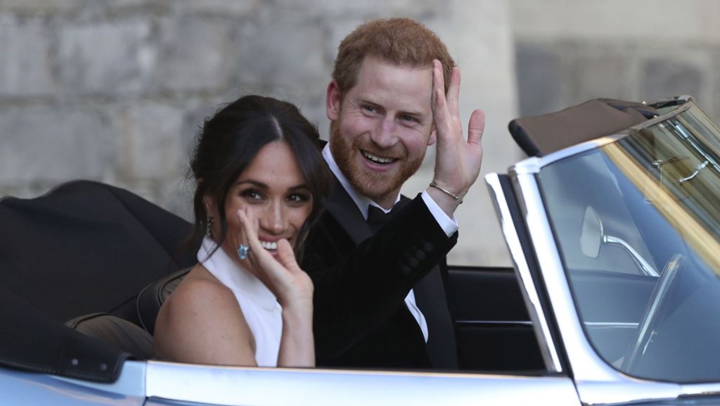  Kaum sind die beiden vermählt, folgt auch schon der erste öffentliche Auftritt als Ehepaar: Prinz Harry und Herzogin Meghan nehmen an einer Gartenparty des Buckingham-Palasts teil. 