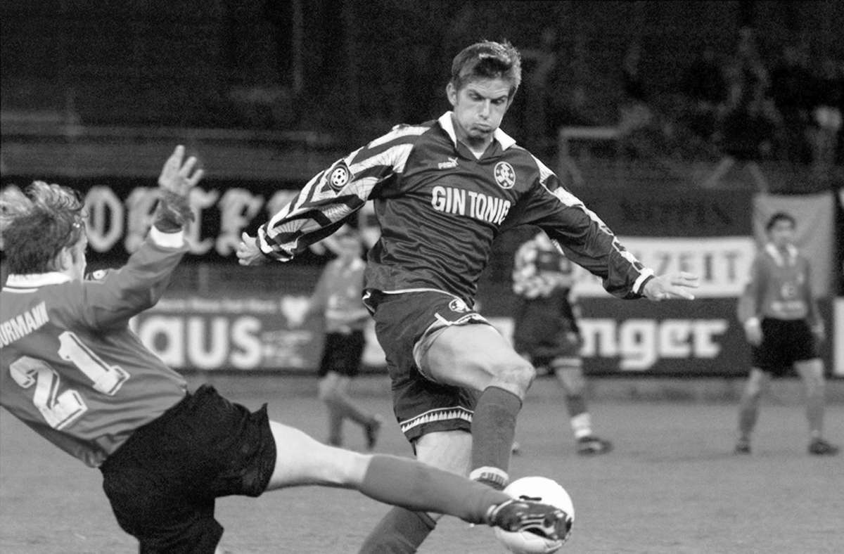 Ralf Becker spielte von 1996 bis 1998 für die Kickers. In Ulm war der gebürtige Leonberger 2009/2010 Trainer. Seit Juli 2020 fungiert er als Sportgeschäftsführer von Dynamo Dresden.