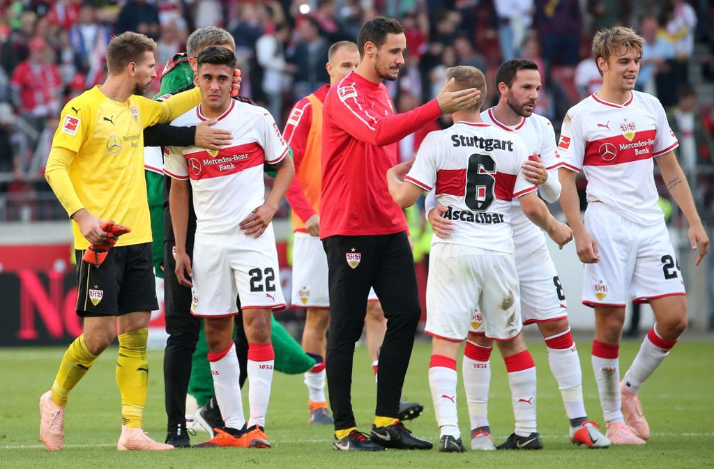 Große Enttäuschung bei den Spielern des VfB Stuttgart nach der Niederlage bei Hannover 96.