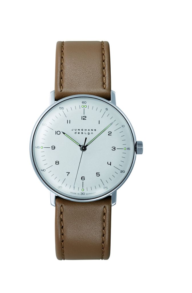 Ab 1961 brachte Junghans Uhren auf den Markt, deren Zifferblatt von dem Schweizer Architekten und Künstler Max Bill entworfen wurde. Die Idee dahinter: „das Nützliche, das auf schöne Art Bescheidene“ zu schaffen.