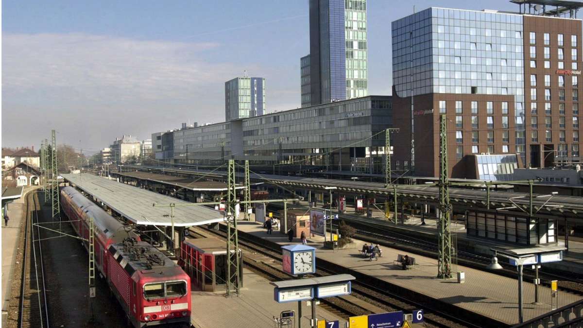 Freiburger Hauptbahnhof: 26-Jähriger stürzt ins Gleisbett und wird von Güterzug überrollt