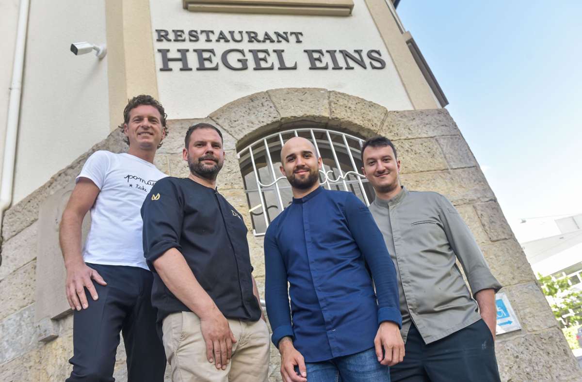 Die Crew vom Hegel Eins (von links): Jan Tomasic, Daniel Mästling, Koch Kevin Paz Jiminez, Felix Herp