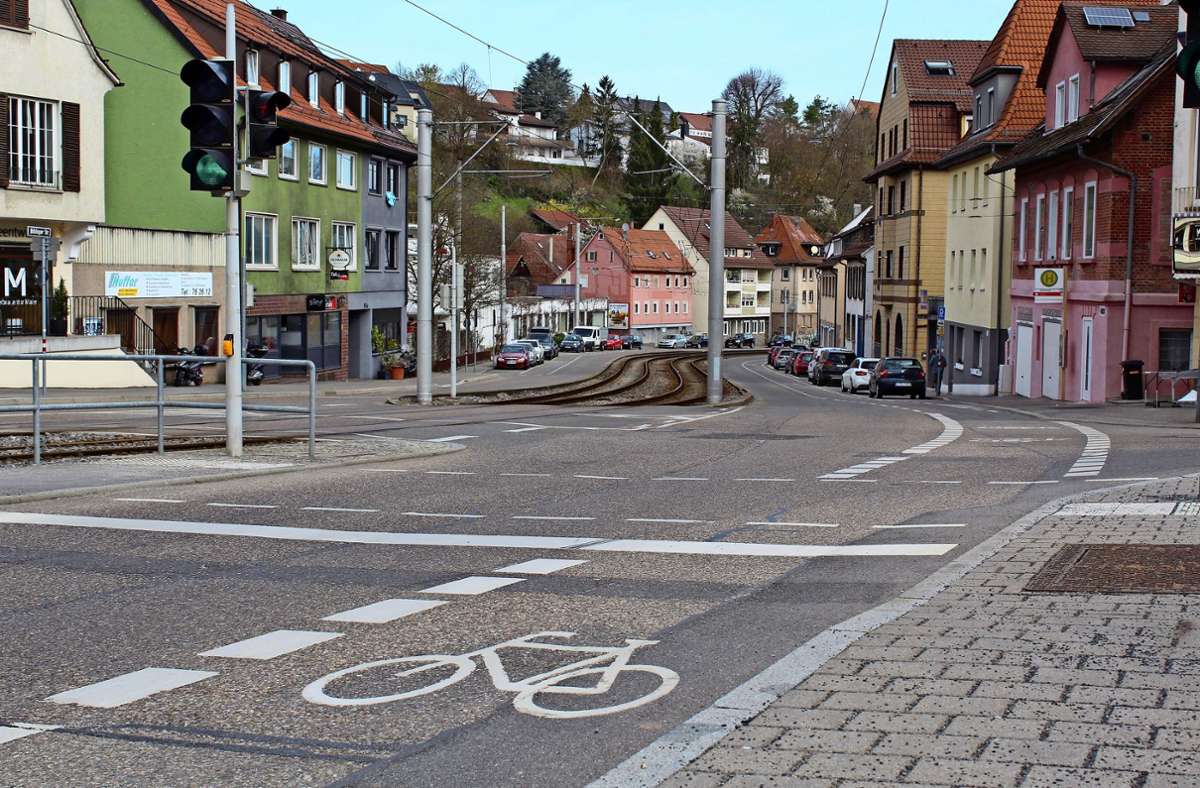 Der Fahrradstreifen im Bereich der Haltestelle Kaltental: Hier ist das Überholen von Radfahrern unzulässig, weil die Straße zu schmal ist. Foto: Jacqueline Fritsch