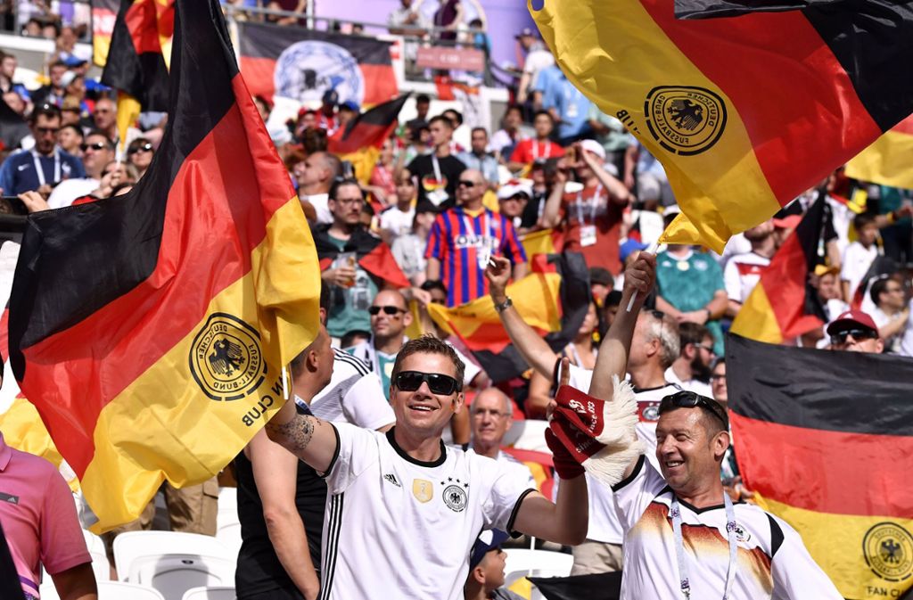 Gute Stimmung vor dem Anpfiff bei den deutschen Fans im Stadion.