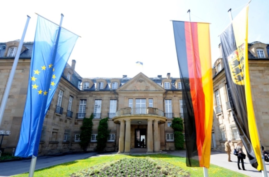 Was heute der Sitz des Staatsministeriums in Stuttgart ist, war früher das Zuhause der Baronin Helene von Reitzenstein, Tochter des Verlegers Eduard Hallberger. Das Anwesen entstand zwischen 1910 und 1913 und kostete 2,8 Millionen Goldmark (14 Millionen Euro).