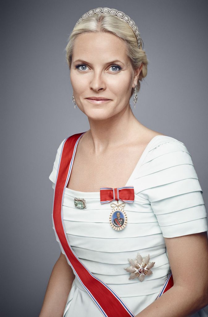 Mette-Marit, Kronprinzessin von Norwegen, ist die jüngste Tochter des Journalisten und Verlegers Sven O. Høiby und der Bankkauffrau Marit Tjessem. Sie hat drei ältere Geschwister, die Schwester Kristin und die Brüder Espen und Per Høiby. Sie wuchs in Kristiansand auf.