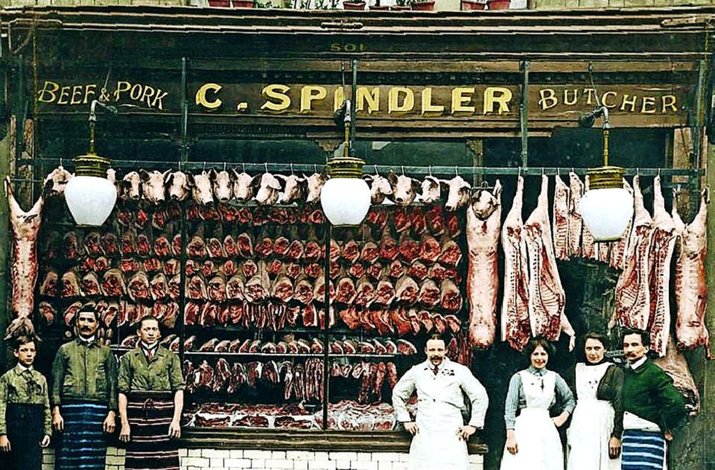 Anfang des 19. Jahrhunderts wanderten vor allem ausgebildete Söhne angesehener Metzger und Wirte aus dem Hohenlohischen nach England aus. Während die englischen Kollegen hauptsächlich Rind, Schaf und Hammel verarbeiteten, setzten die deutschen Metzger auf das günstigere Schweinefleisch. Daher auch der Name Pork Butcher (englisch: Schweine-Metzger).
