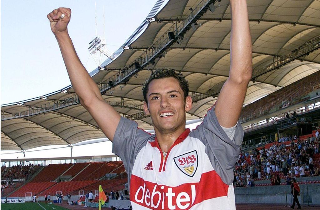 Ganze 27 Bundesligaminuten erlebte Angelo Vaccaro. Der Stürmer aus dem VfB Nachwuchs spielte im Laufe seiner Karriere noch bei den Stuttgarter Kickers sowie in Ungarn, Italien und Belgien. 2018 beendet er seine Karriere beim SV Saar 05 in der Saarlandliga.
