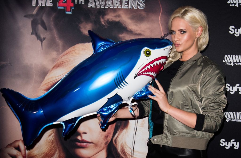 Erste Gehversuche als Schauspielerin: Das Model Sarah Knappik, bekannt aus der Casting-Show „Germany’s next Topmodel“, spielt in dem Hollywood-Trashfilm „Sharknado“ mit.