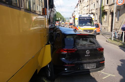 Bei dem Unfall wurde eine Person in einem Auto eingeklemmt. Foto: 7aktuell.de/Andreas Werner/7aktuell.de | Andreas Werner