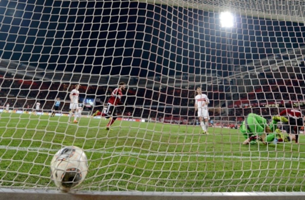 Eingenetzt: Nürnberg-Stürmer Josip Drmic trifft zum 2:0 gegen den VfB Stuttgart.