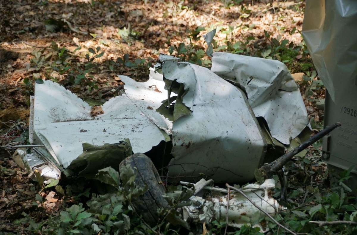 Teile der verunglückten Piper PA-28.