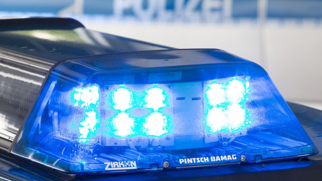  Diese „Reise“ ist so nicht geplant: Ein Autofahrer kracht in Filderstadt mit seinem Auto in die Scheibe eines Reisebüros – weitere Meldungen der Polizei aus der Region Stuttgart. 