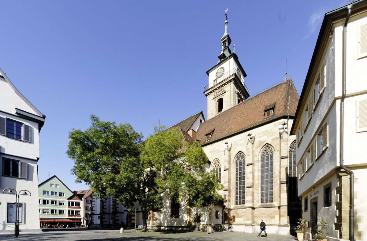 Die Bad Cannstatter Stadtkirche am Marktplatz ist ein weiteres Werk von Herzogs Ulrichs V. Baumeister Aberlin Jörg. Sie entstand zwischen 1465 und 1471. Im Laufe der Jahrhunderte wurde sie mehrfach umgebaut. Nur das Chorgewölbe besteht heute noch weitgehend aus Originalsteinen.