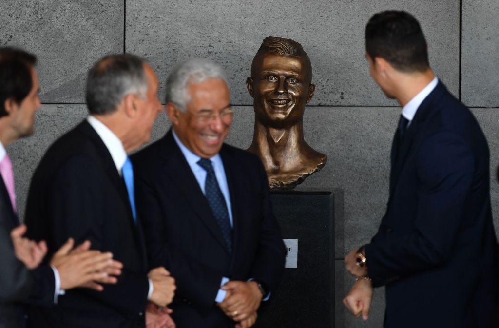 Ronaldo schien sich nicht an dem Ansehen seiner Büste zu stören.