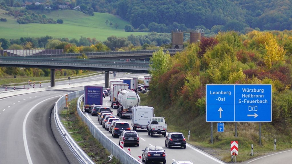 Vollsperrung der Autobahn 8: Vereinzelt Staus und stockender Verkehr