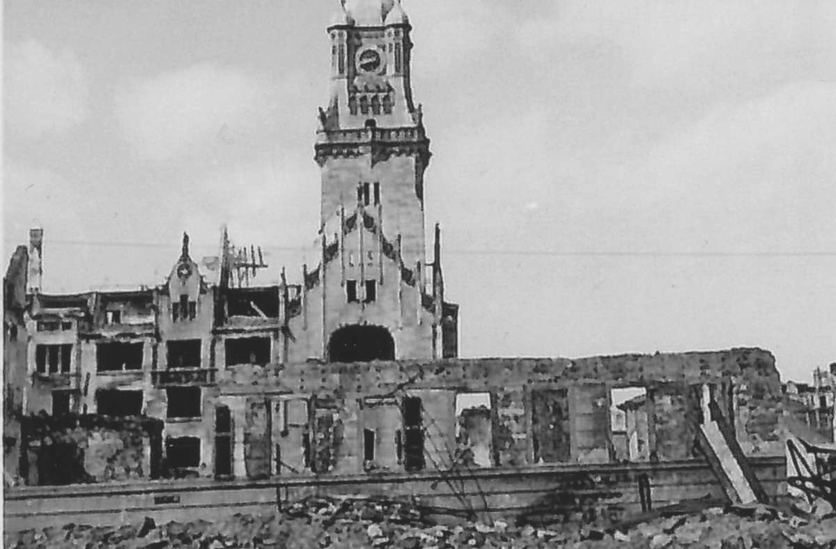 Das 1944 zerstörte Rathaus.