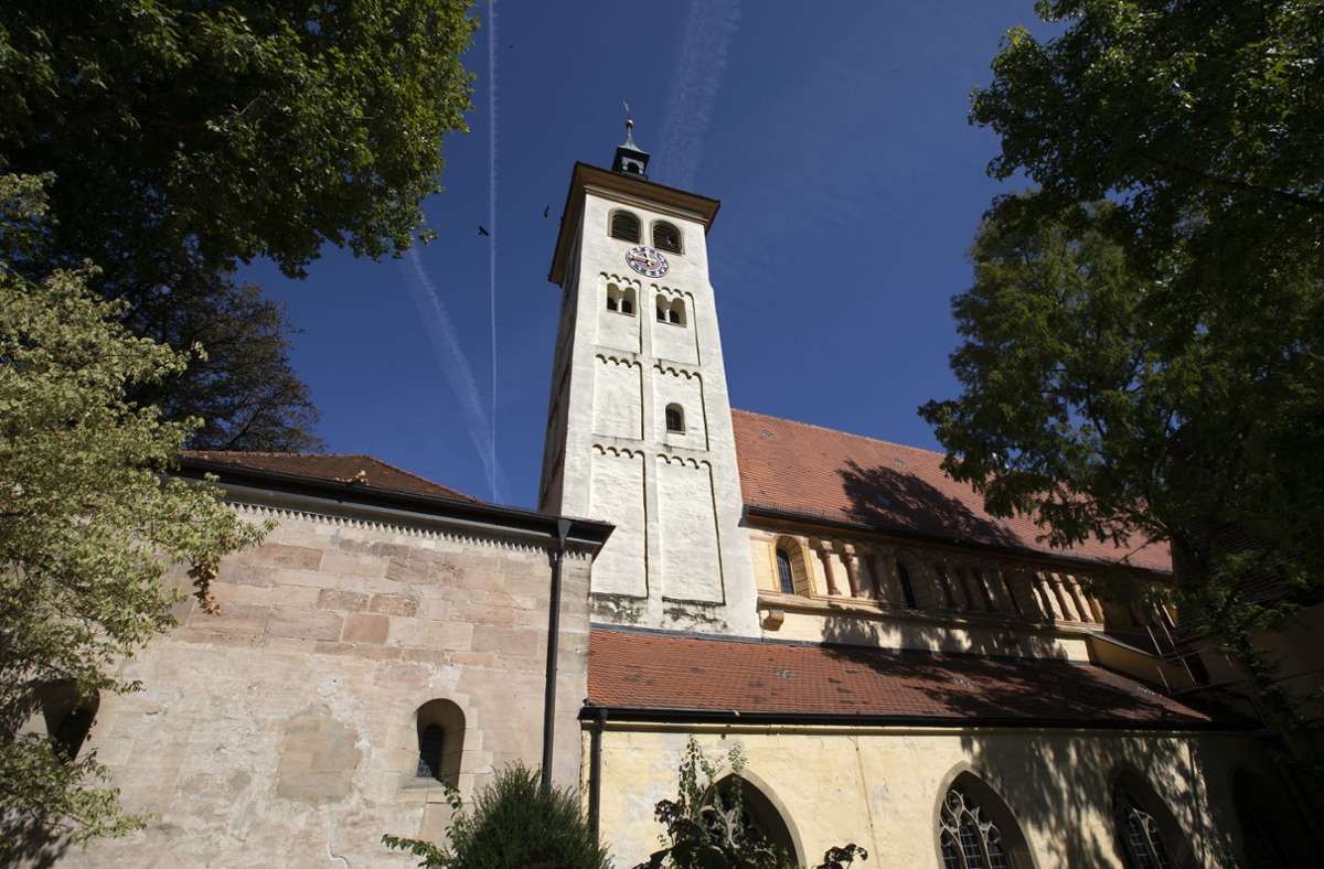 Der Turmhelm wurde vom württembergischen Hofbaumeister Heinrich Schickhardt gebaut. Der Turm selbst ist aus dem 12. Jahrhundert.
