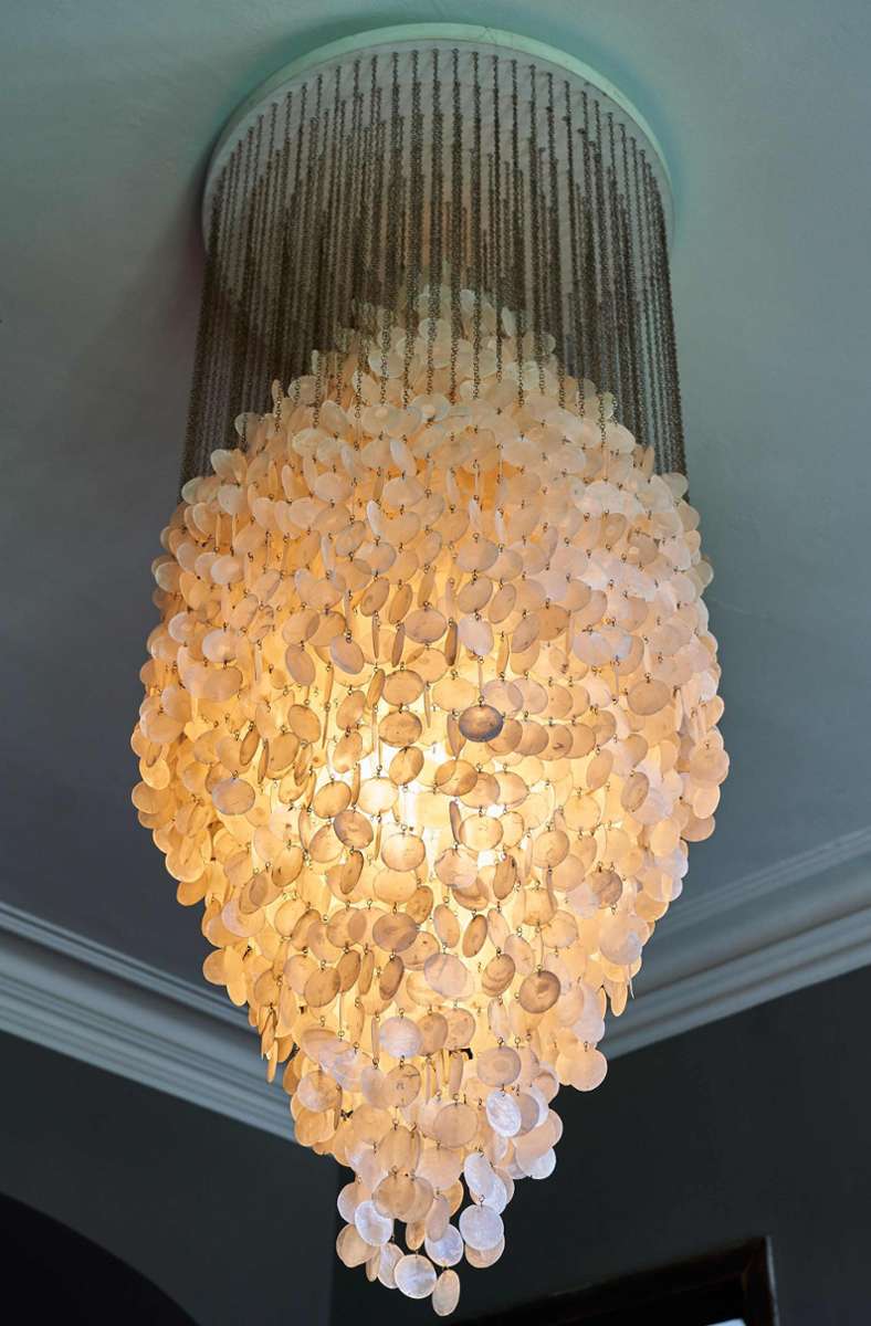 Ein Kunstwerk als Lampe, in Handarbeit von Eylem Kadem hergestellt.