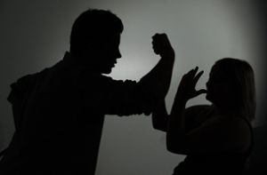 Mann verprügelt Partnerin auf offener Straße