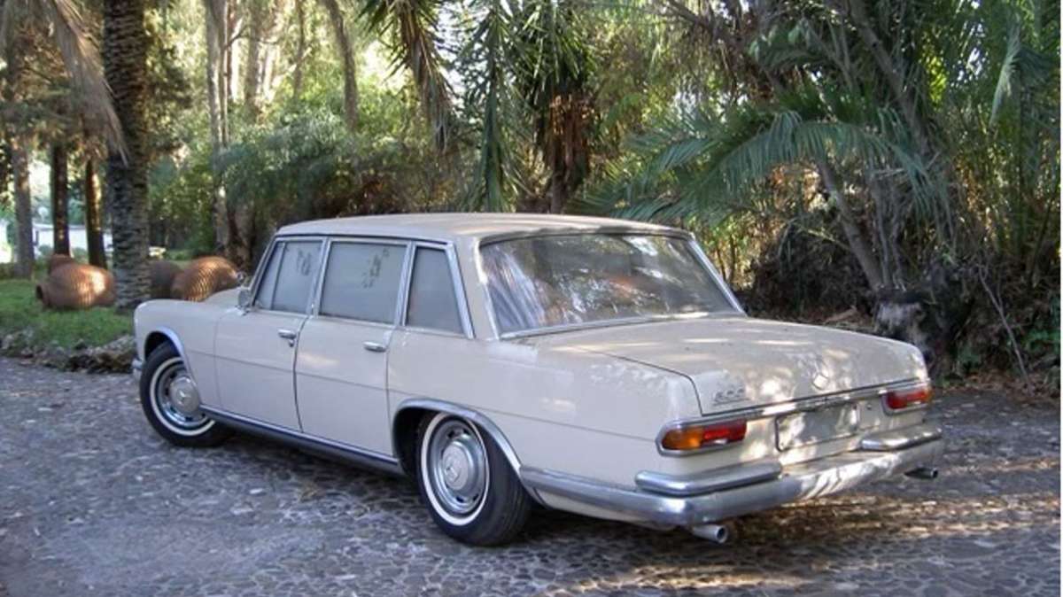In Marbella aufgetrieben: den Mercedes 600, Baujahr 1965, hat sich Yusuf Oksaz als Hochzeitsauto ausgeguckt.