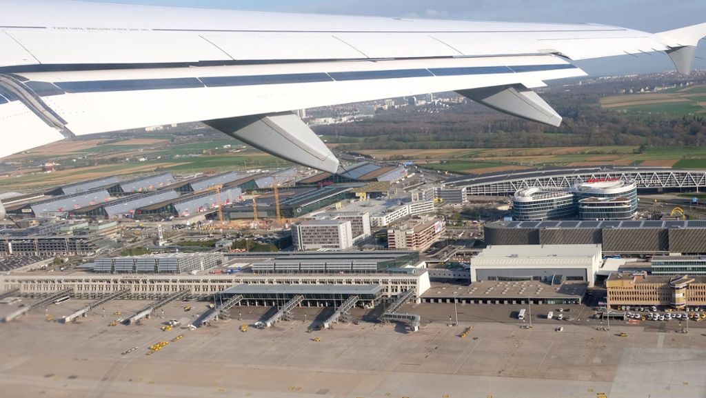 Betrunkener Co-Pilot am Flughafen Stuttgart: Passagiere müssen bis Montag auf Ersatzflug warten