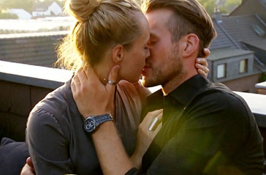 Erst die letzte Rose, dann der Kuss: RTL-"Bachelorette" Anna mit ihrem Herzbuben Marvin.