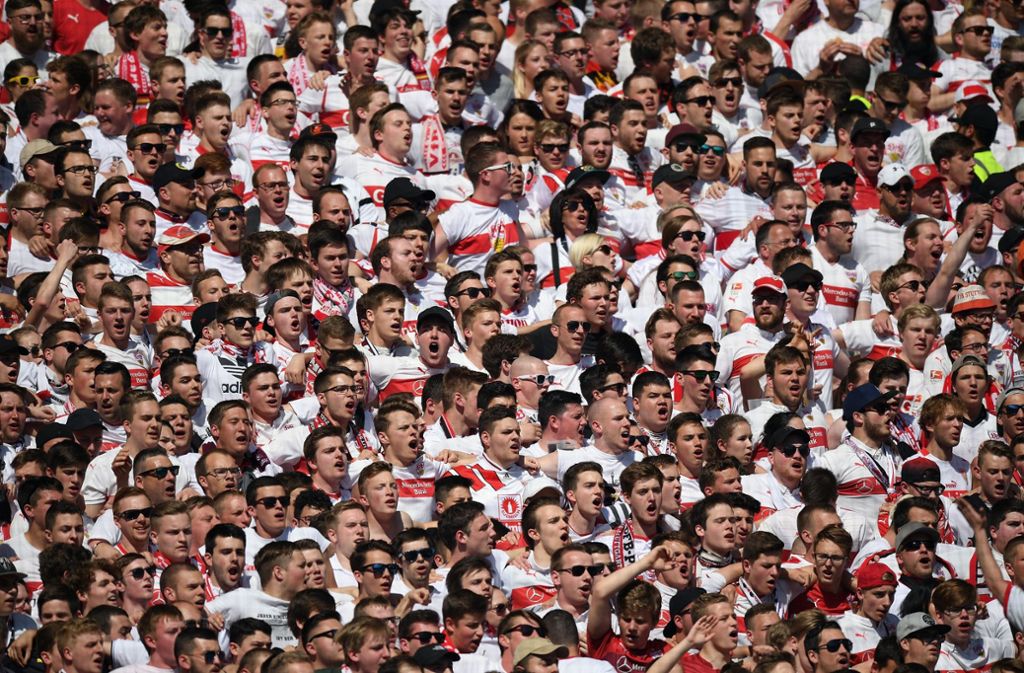 Und wie bereits von den Fans vor dem Spiel angekündigt: Fast alle sind in Weiß gekommen.