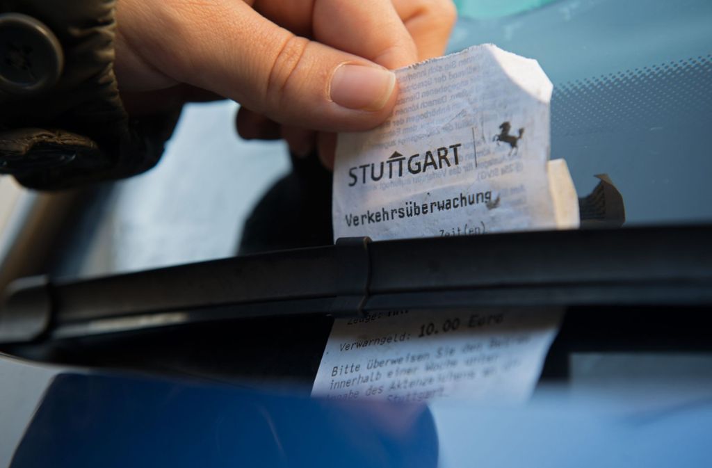 In Stuttgart wurden in diesem Jahr weniger Strafzettel verteilt. Foto: dpa/Marijan Murat