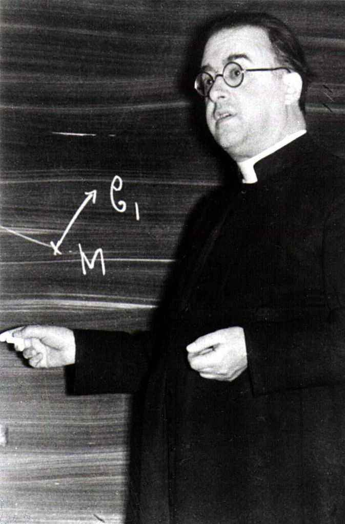 Ausgerechnt ein katholischer Priester war es, der als erster den Urknall des Universums hörte und so den „Big Bang“ entdeckte. Mit der Konferenz würdigt der Vatikan den belgischen Jesuitenpater und Astrophysiker Georges Lemaitre (1894-1966), der als Begründer der Urknall-Theorie gilt.