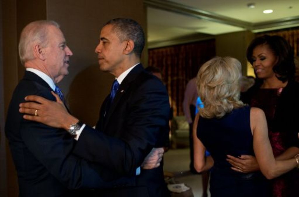 Barack und Michelle Obama freuen sich mit Vize-Präsident Joe Biden und dessen Frau Jill über den Wahlsieg.
