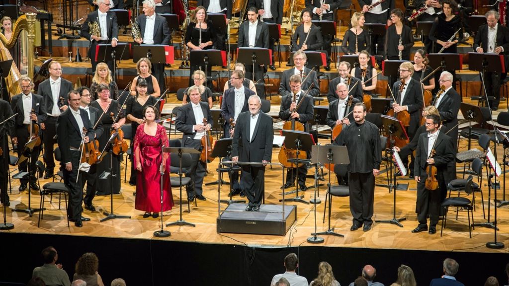 Nachtkritik: SWR-Symphonieorchester:  zum ersten Mal