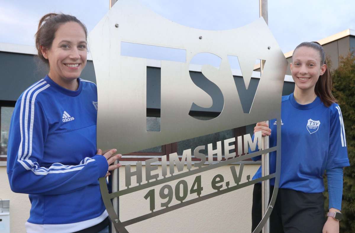 Die älteste und die jüngste Spielerin aus dem Kader des TSV Heimsheim: Janina Hüsgen (li.) ist mit 34 Jahren doppelt so alt wie die 17-jährige Sophia Füeß. Foto: Andreas Gorr