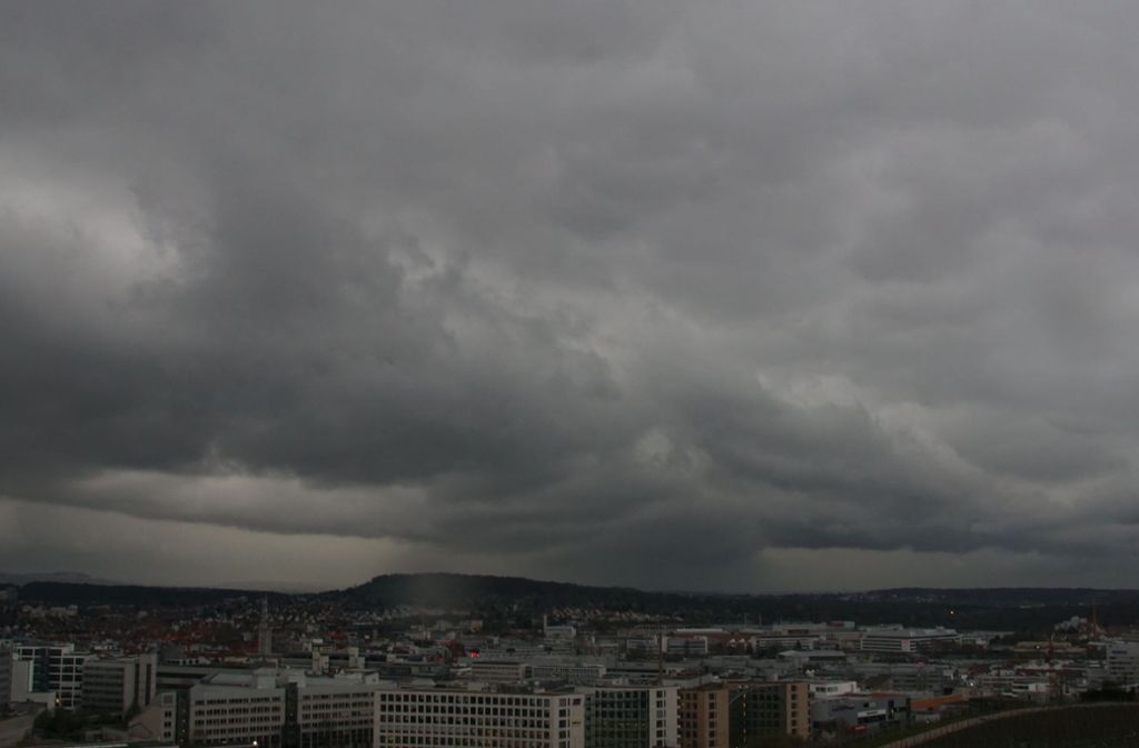 Stuttgart droht eine Kaltwetterfront – die Temperaturen stürzen in den eistelligen Bereich und erholen sich auch nicht so schnell.