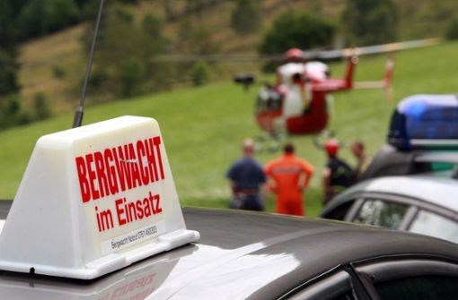 Der verunglückte Kletterer wurde von der Bergwacht schwer verletzt geborgen. Zum Abtransport war auch ein Rettungshubschrauber im Einsatz (Symbolbild). Foto: dpa/Patrick Seeger