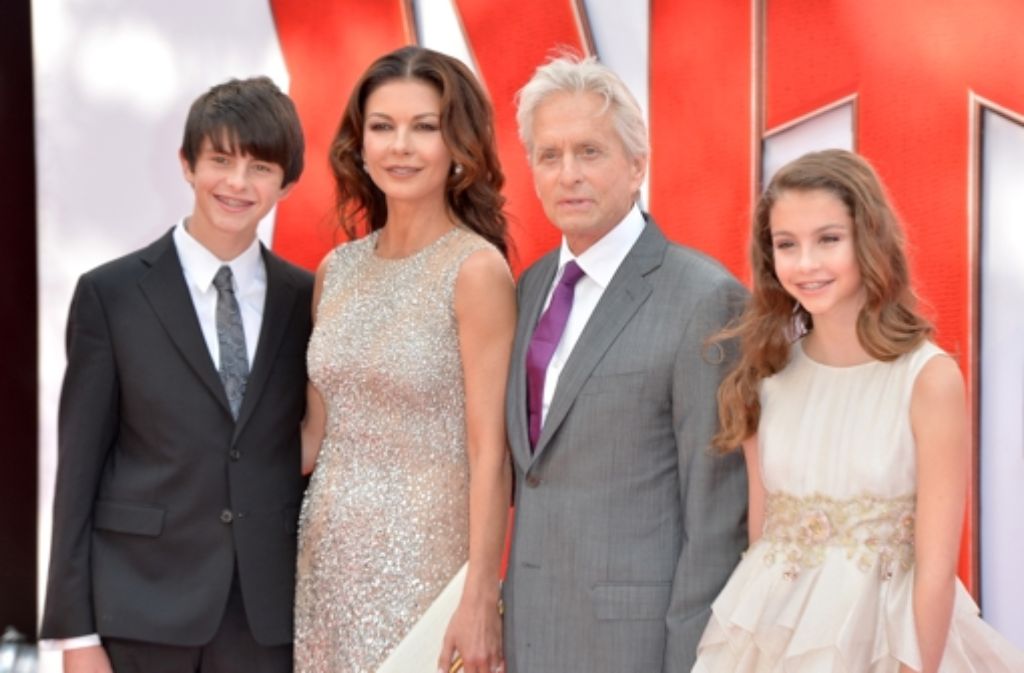 Catherine Zeta-Jones und Michael Douglas mit ihren Kindern Dylan und Carys bei der Europa-Premiere von "Ant-Man".