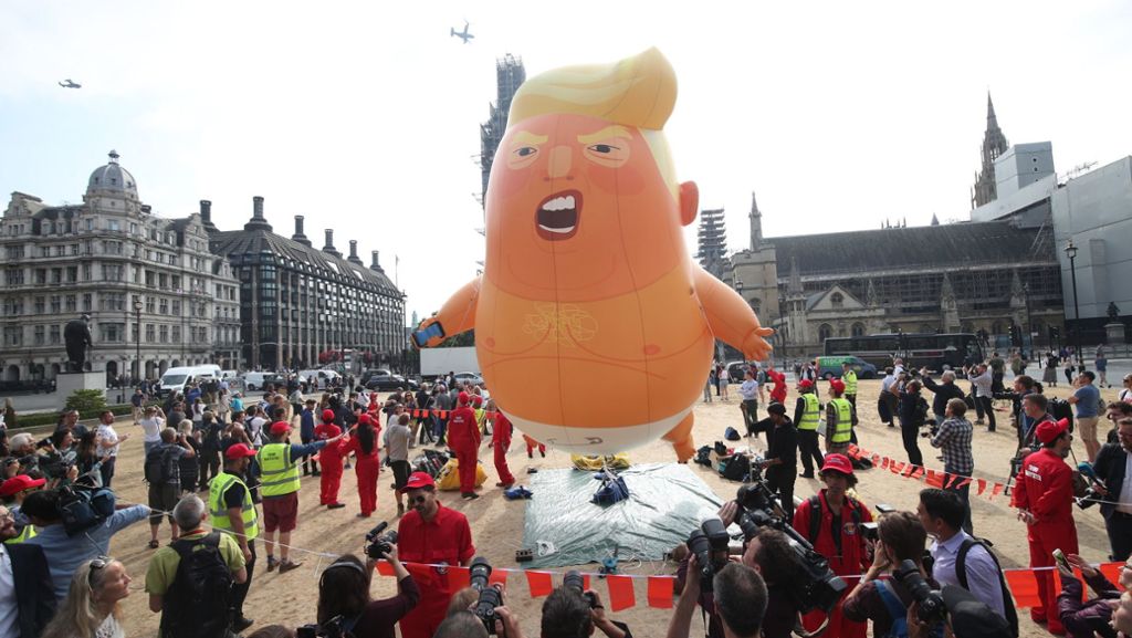 Proteste gegen Donald Trump: Riesiges Trump-Baby fliegt als Ballon durch London