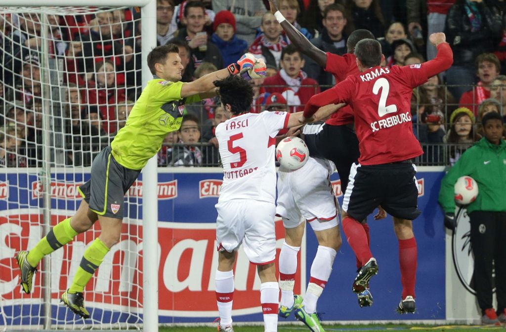 Die letzte Niederlage der Cannstatter Elf gegen Freiburg geht auf den 25. November 2012 zurück – damals mit Sven Ulreich (rechts) im Tor. Man kassierte auswärts ein 0:3. Das heißt auch: In den letzten Jahren hat der VfB gegen den SC meist gewonnen.