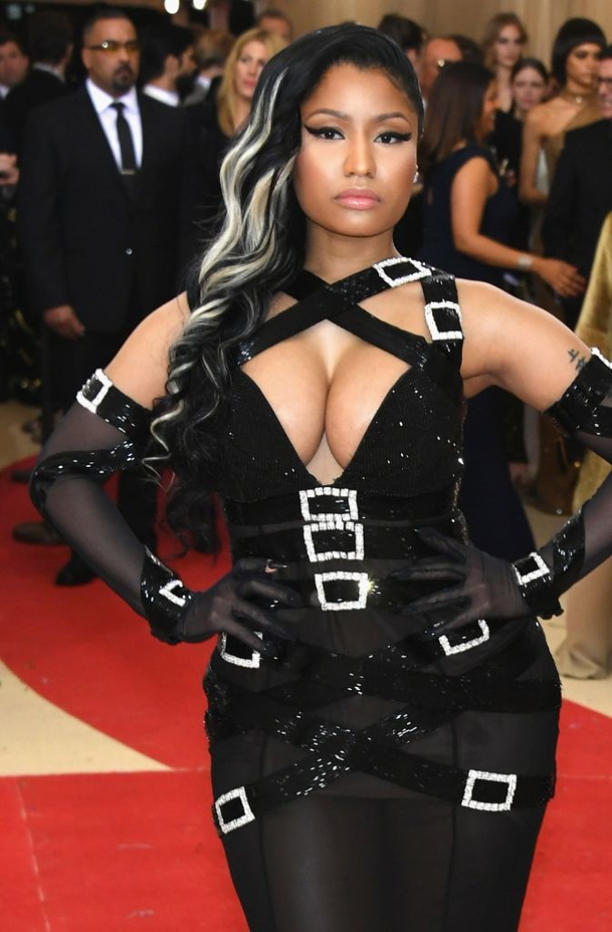 Rapperin Nicki Minaj kam fest verschnürt.